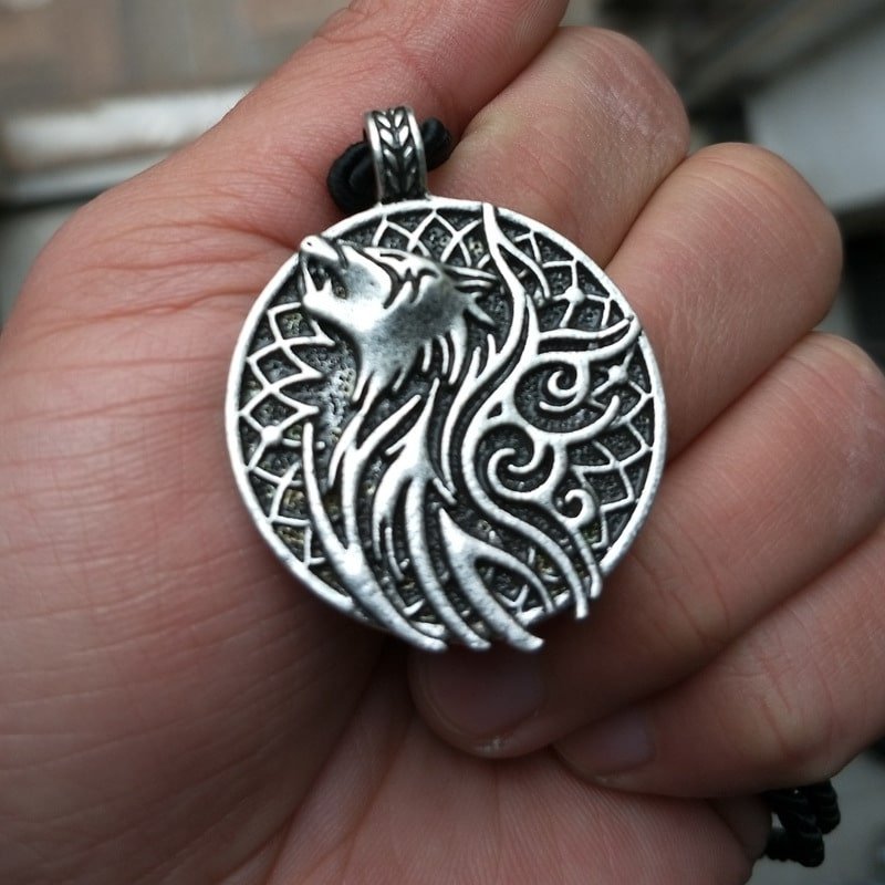 Pendentif Viking Loup et Motifs Celtiques ajustable