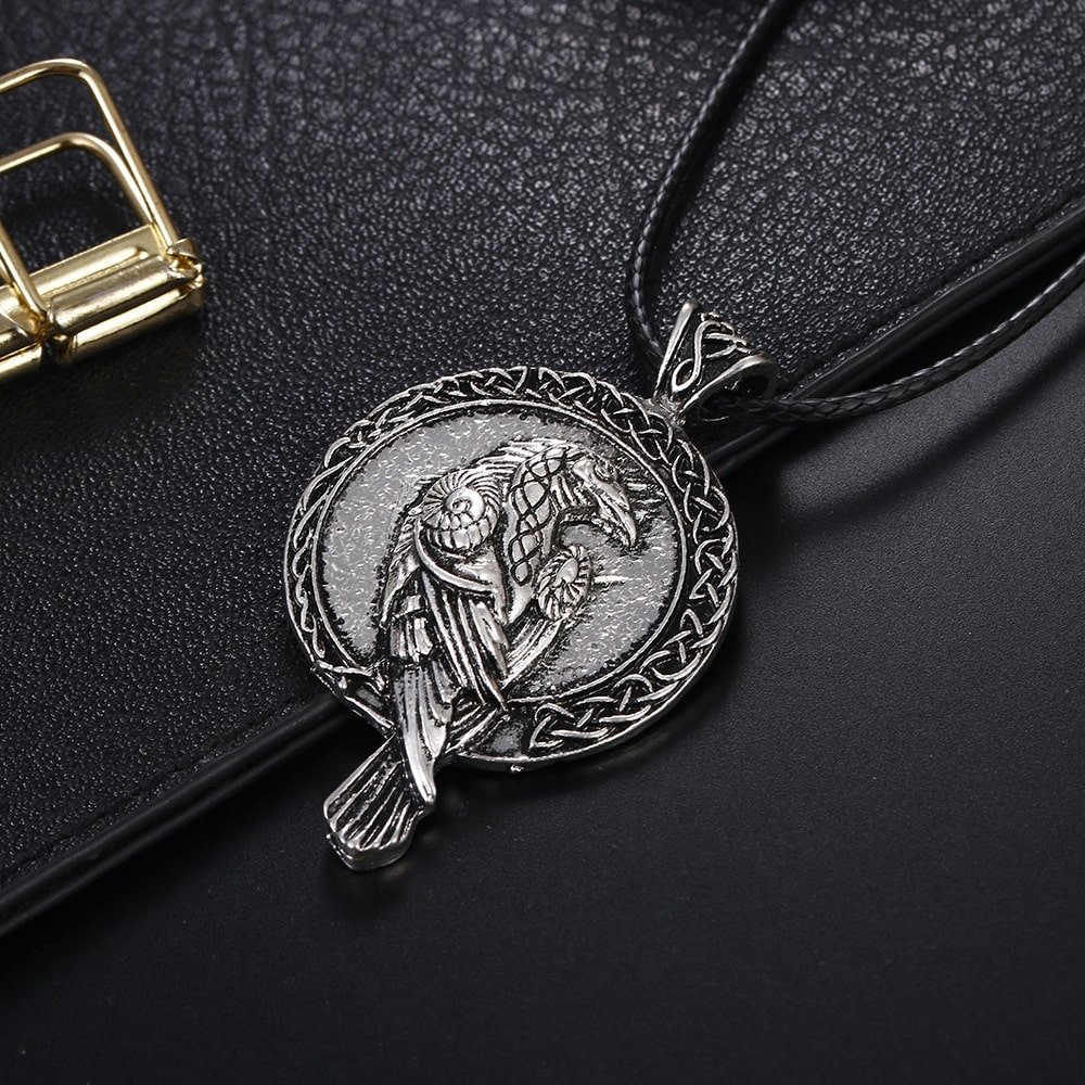 Pendentif Viking Motif Boussole et corbeau