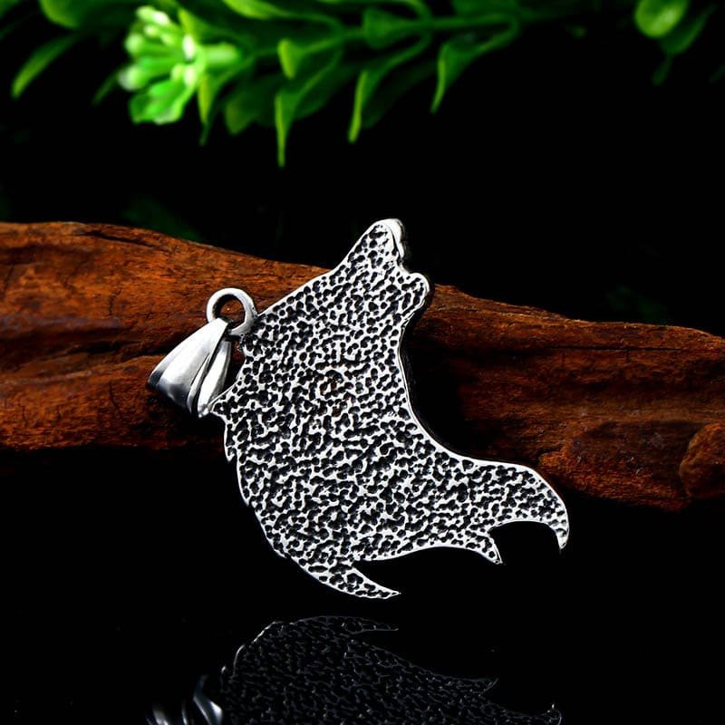 Collier Viking Tête de Loup Finition argentée