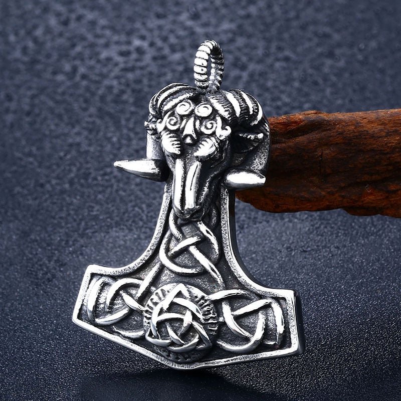 Pendentif viking en acier titane avec motif tête de bélier