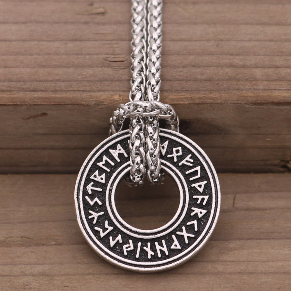 Pendentif viking motif runique acier et cordon argenté