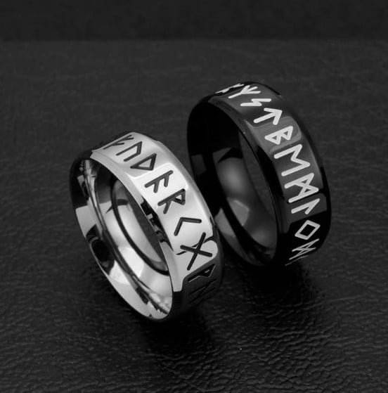 Bague Viking Runes en Acier Inoxydable noir et argent