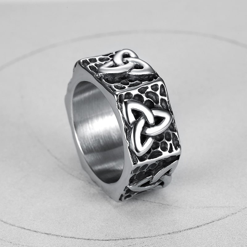 Bague viking en acier inoxydable avec motif triskel