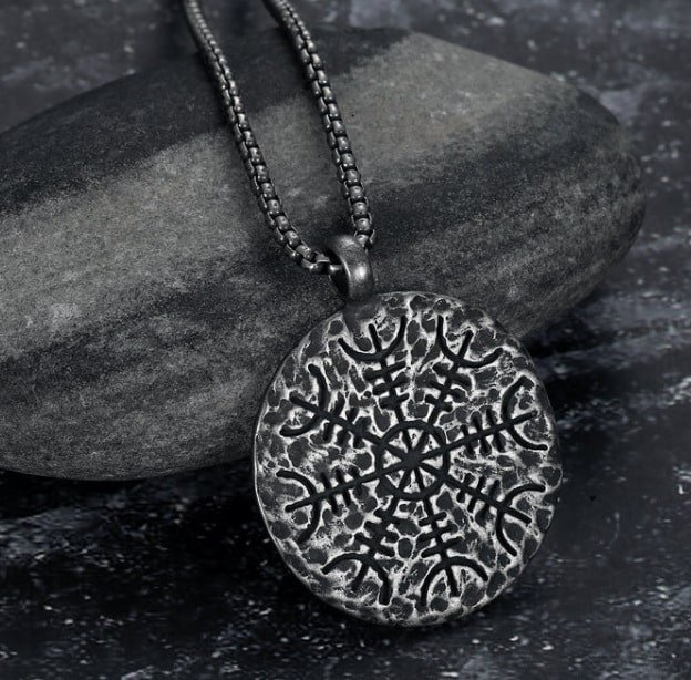 Pendentif Viking Vegvísir en acier inoxydable