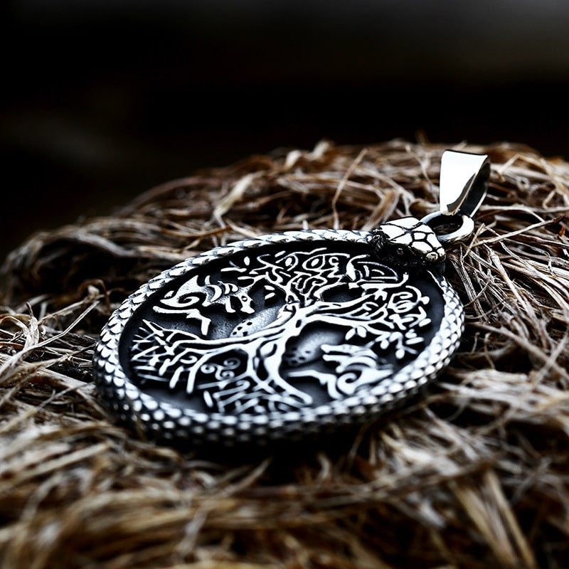 Pendentif viking arbre de vie en acier noir