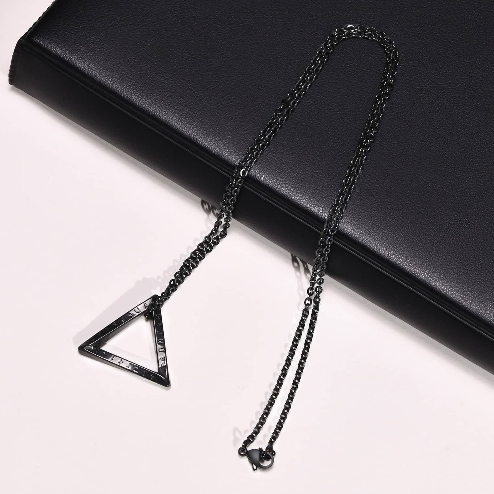 Collier Viking Triangle avec chaine noir