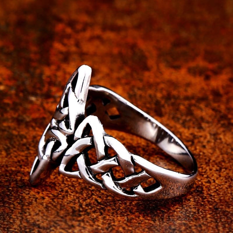 Bague viking en acier titane avec motif tête de mort et triskel taille unique