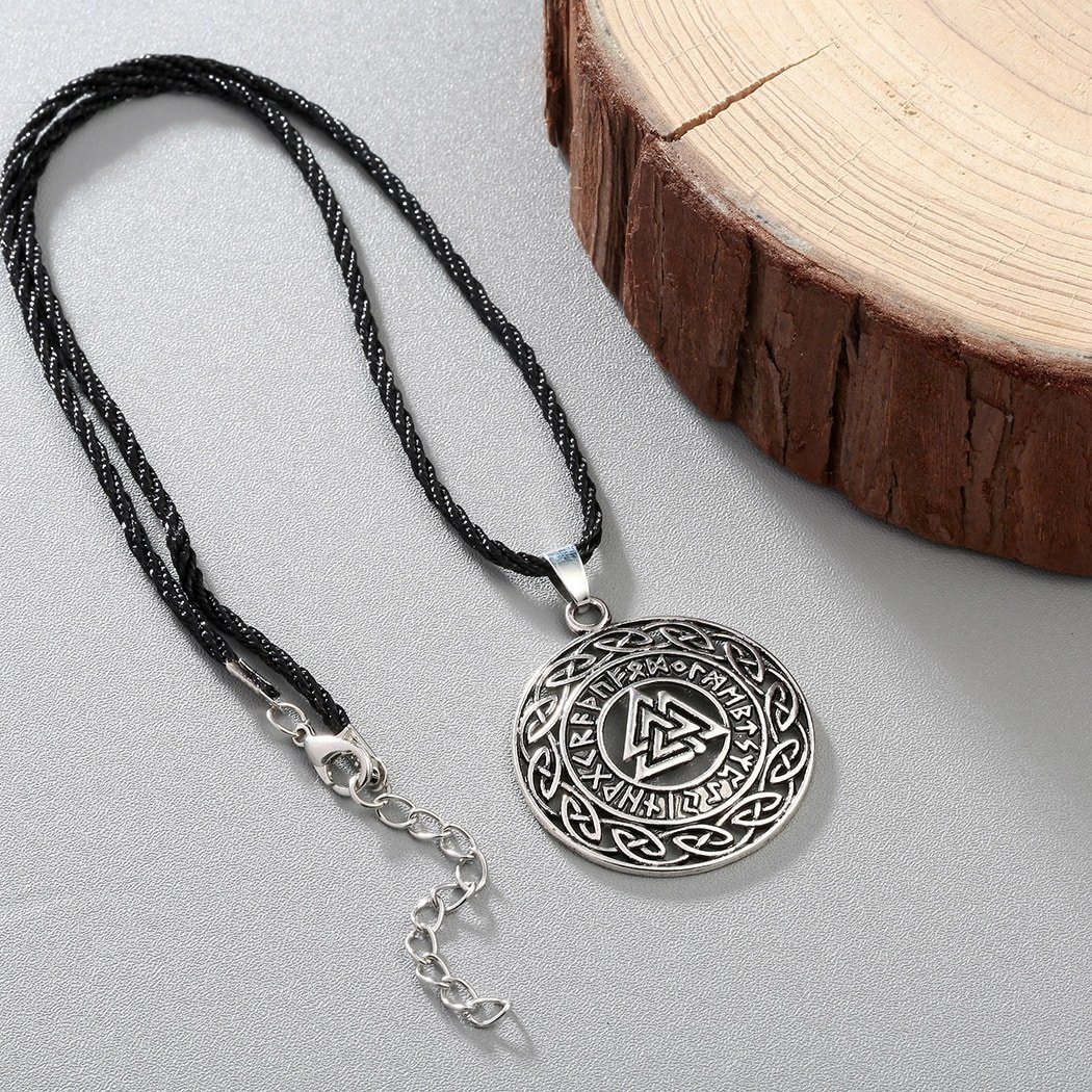 Pendentif viking triskel en alliage avec zircon robuste