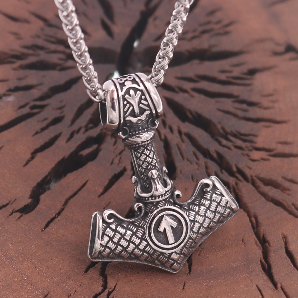 Pendentif viking en acier titane couleur argenté avec chaine