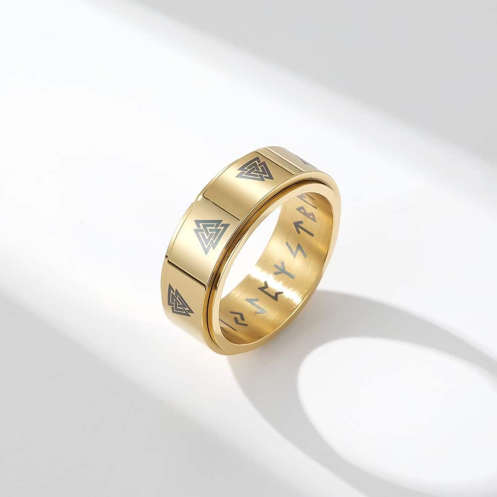 Bague viking en acier inoxydable avec runes dorées et motifs triangulaires