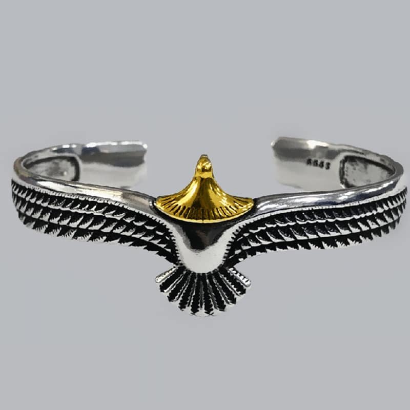 Bracelet viking en argent avec aigle doré et motif de plume