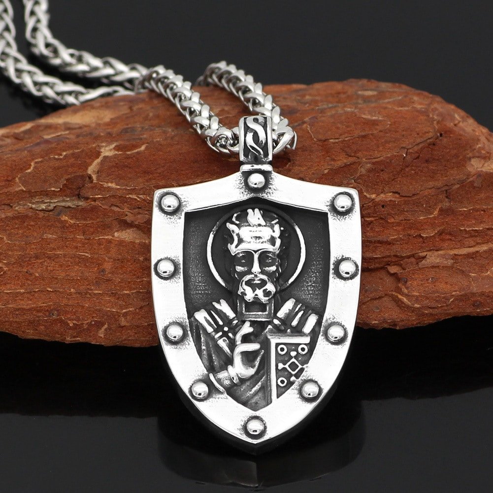 Pendentif viking en acier inoxydable avec motif bouclier et tête de bovin