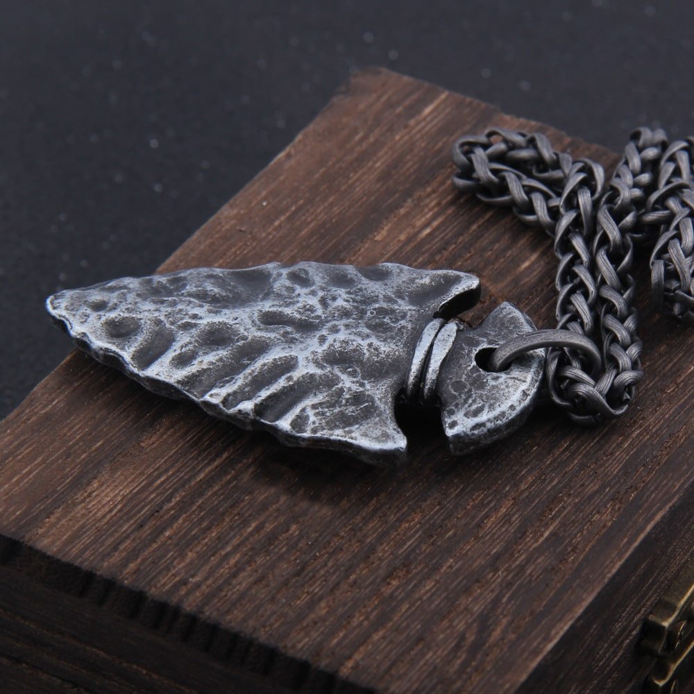 Pendentif Viking Flèche Runique style rétro