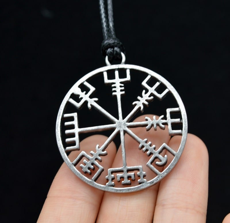 Pendentif Viking Boussole Vegvísir couleur acier