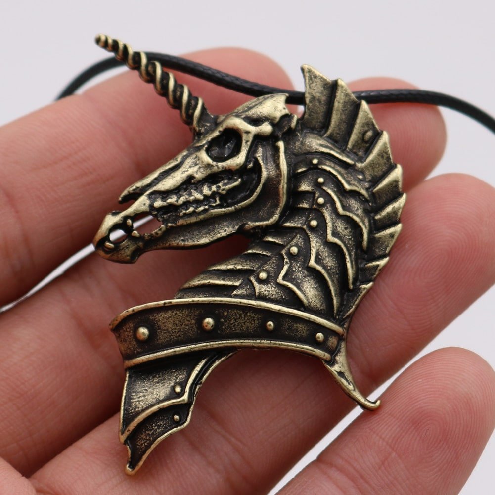 Pendentif viking tête de cheval doré avec cordon noir