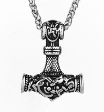 Pendentif Viking Mjölnir finement gravé couleur argent