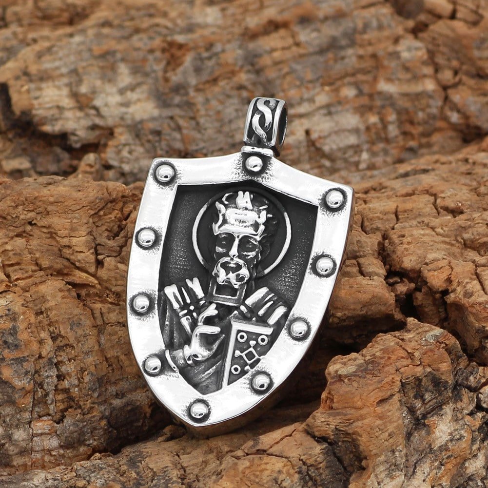 Pendentif viking en acier inoxydable avec motif bouclier et tête de bovin argenté