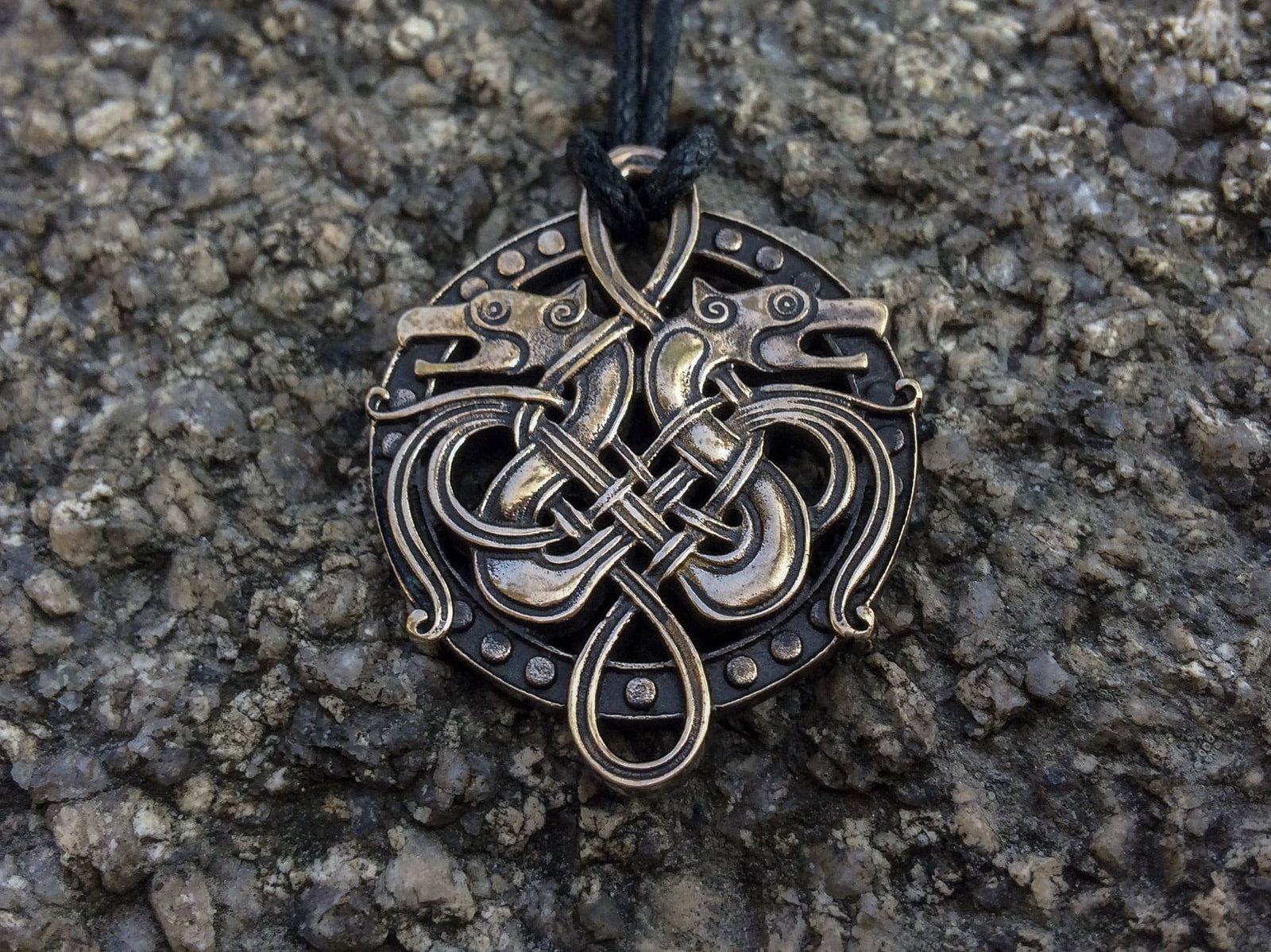 Pendentif viking en bronze avec motif tête de loup unisexe