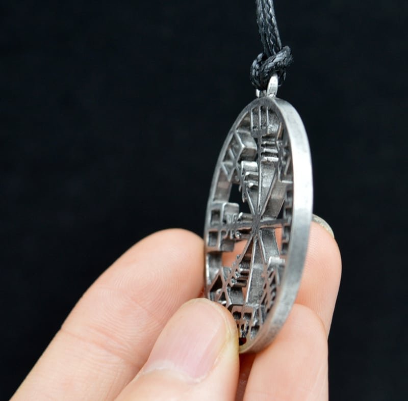 Pendentif Viking Boussole Vegvísir en alliage