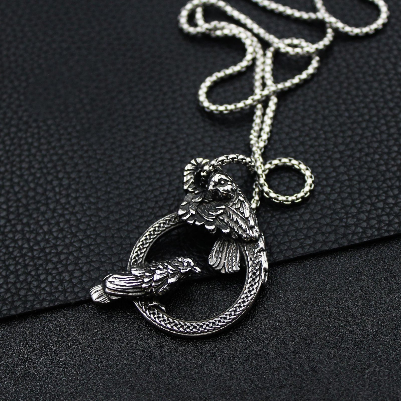 Collier Viking Corbeaux en Acier Inoxydable style retro