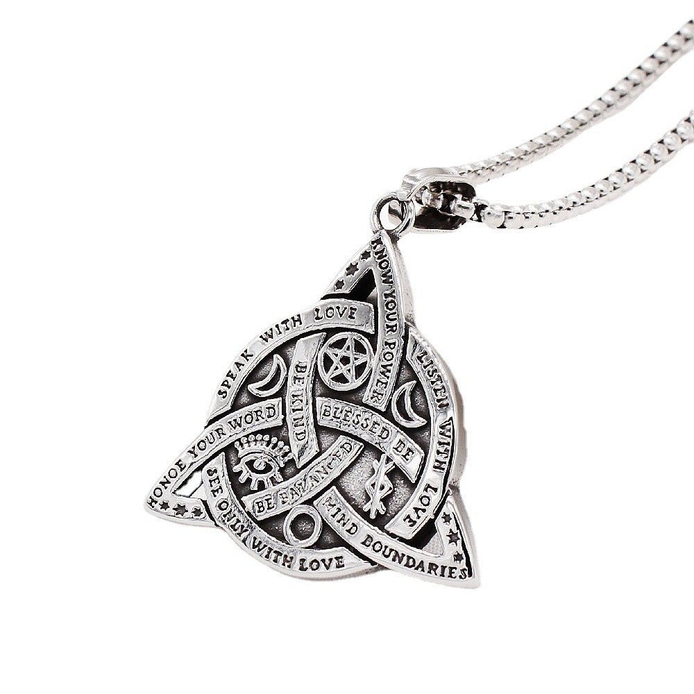 Pendentif Viking Triskelle Vintage en Acier Titane style retro