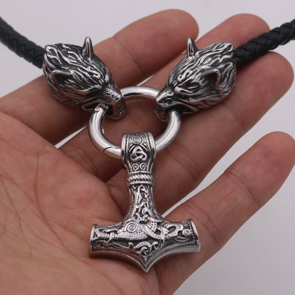 Collier Viking Marteau de Thor avec Têtes de Loup en Acier Titane disponible en plusieurs taille