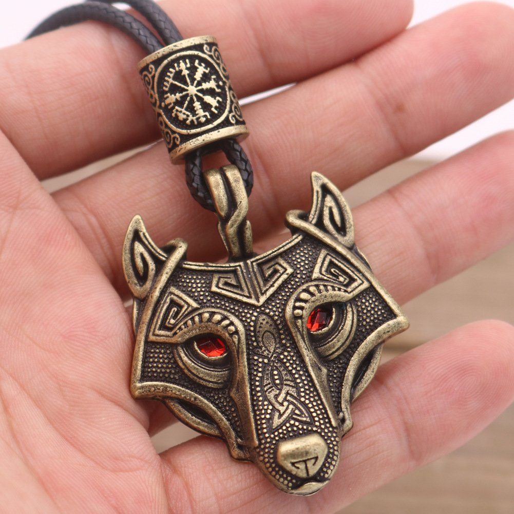 Pendentif Viking Tête de Loup Argent Vieilli avec pierre rouge