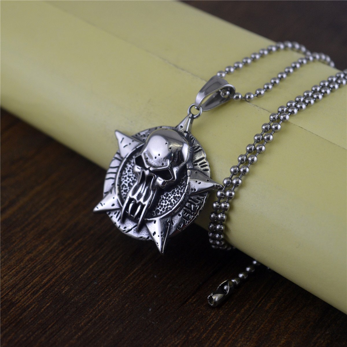 Pendentif Viking Tête de Mort et Étoile finition polie