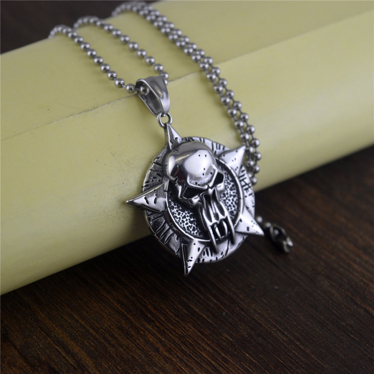 Pendentif Viking Tête de Mort et Étoile en acier inoxydable