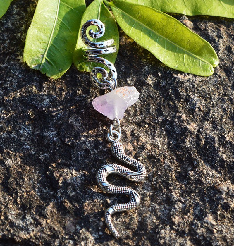 Boucles d'oreilles pendantes serpent viking avec cristal brut rose