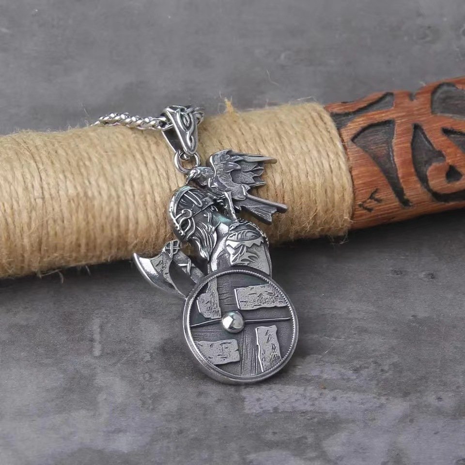 Pendentif Viking Guerrier et Corbeau en Acier Inoxydable