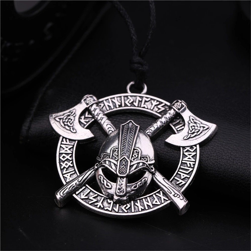 Pendentif Viking Casque et Haches Croisées argenté