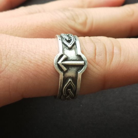 Bague Viking Rune Tiwaz - Symbole de Force et de Courage argenté