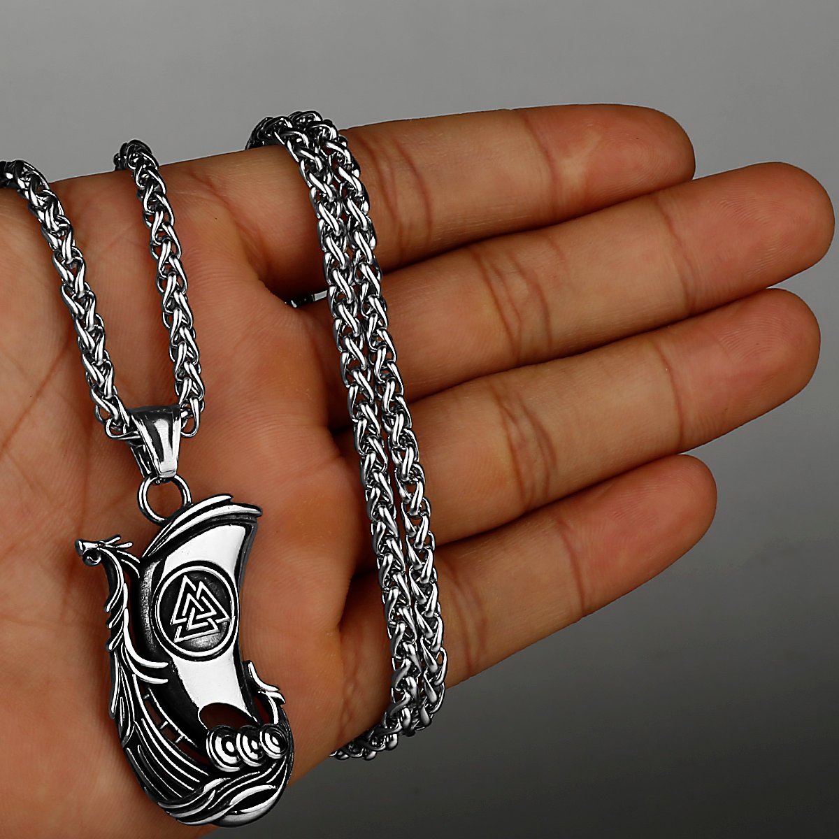 Pendentif Viking Drakkar en Acier Titane argenté avec chaîne