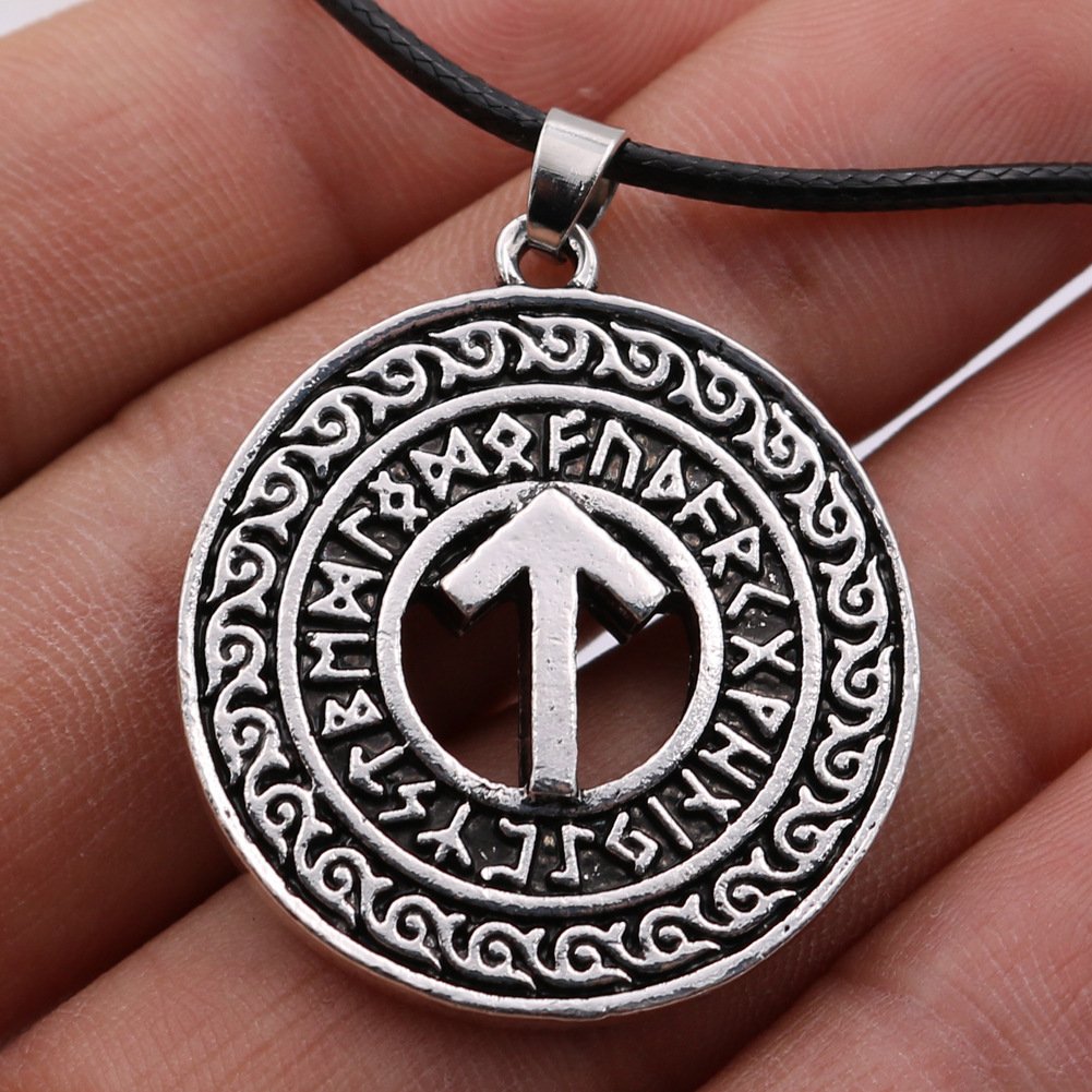 Pendentif Rune Tiwaz Viking avec corde en cuir