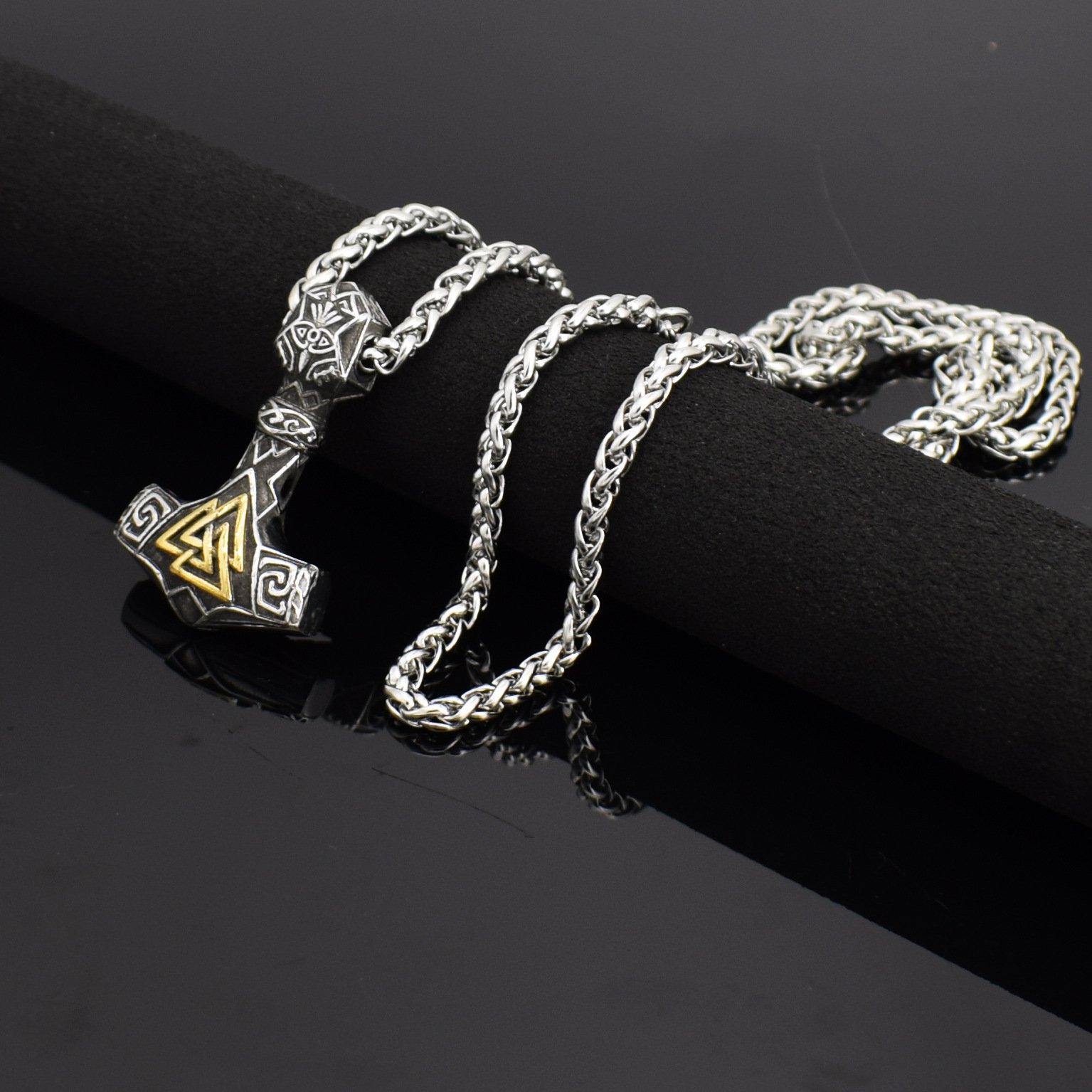 Pendentif Mjölnir en acier inoxydable doré