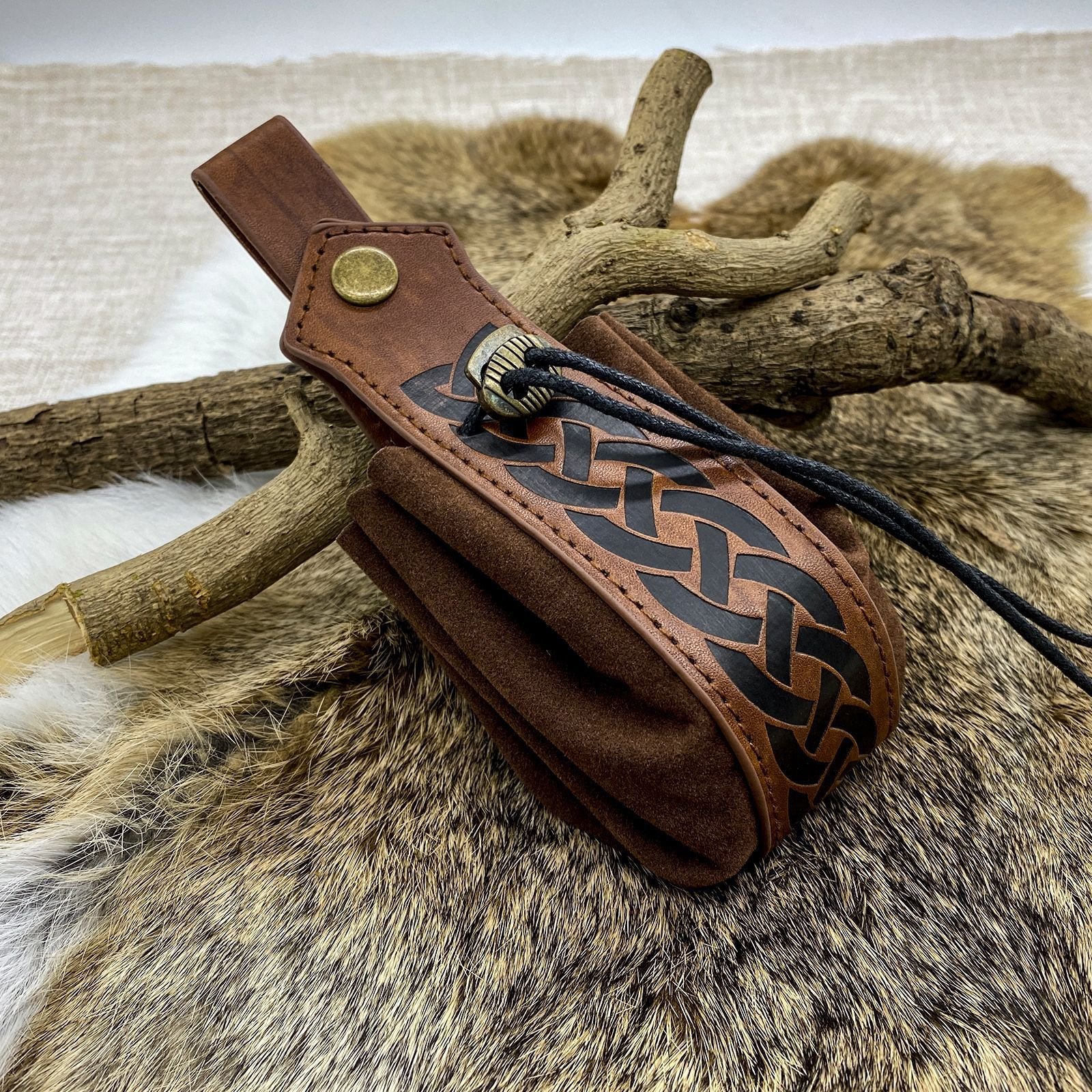 Sacoche Viking en Cuir avec Motif Épée