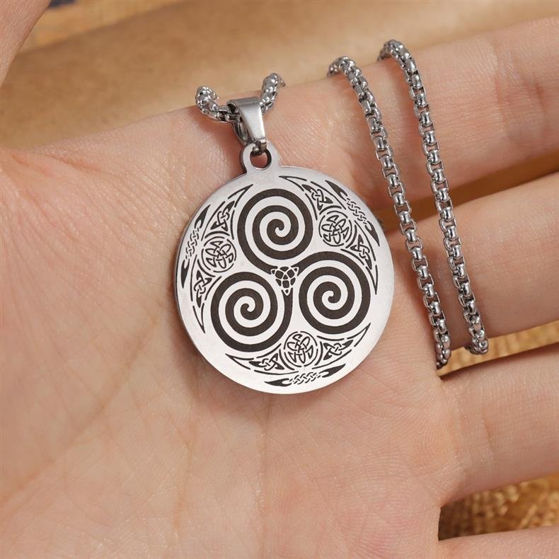 Pendentif Viking Triskélion en Acier Titane avec chaîne