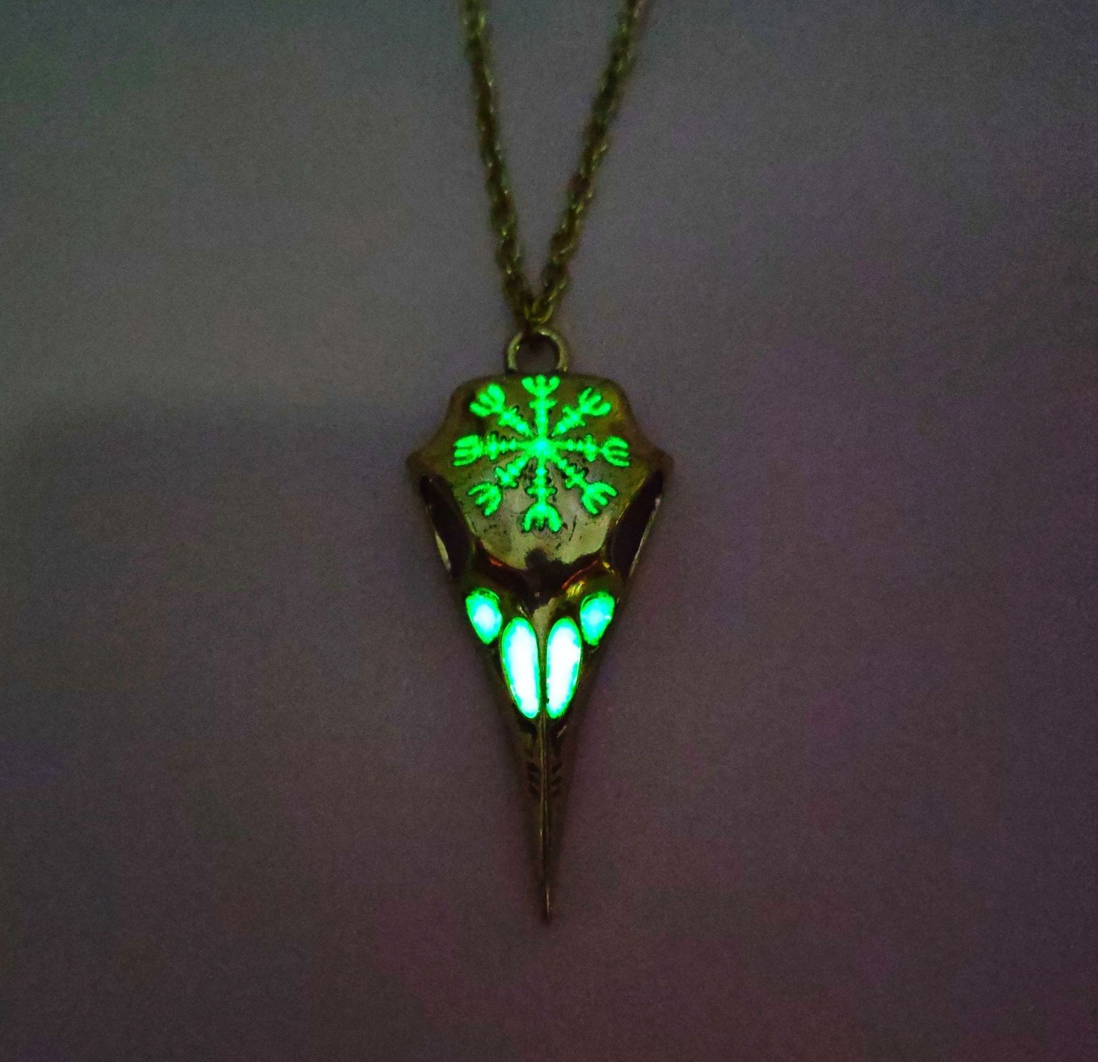 Pendentif Viking Corbeau Luminescent - Vegvisir et Oeil d'Odin bronze vert