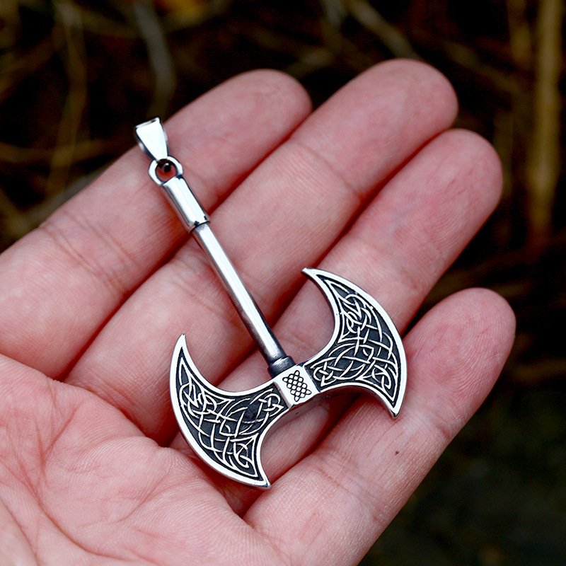 Pendentif Hache Viking Double Tête iconique et symbolique