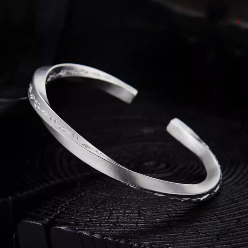 Bracelet Viking - Élégance Nordique et Minimalisme argenté