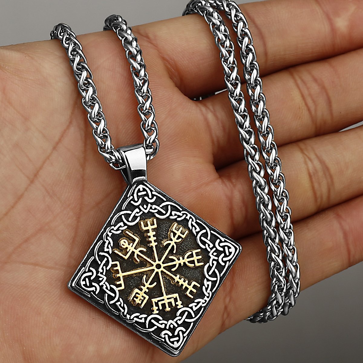 Pendentif Viking Vegvisir - Boussole Nordique en Acier Titane doré