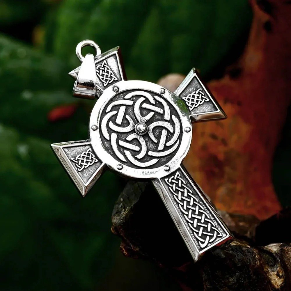 Pendentif Croix Celtique Viking Design détaillé