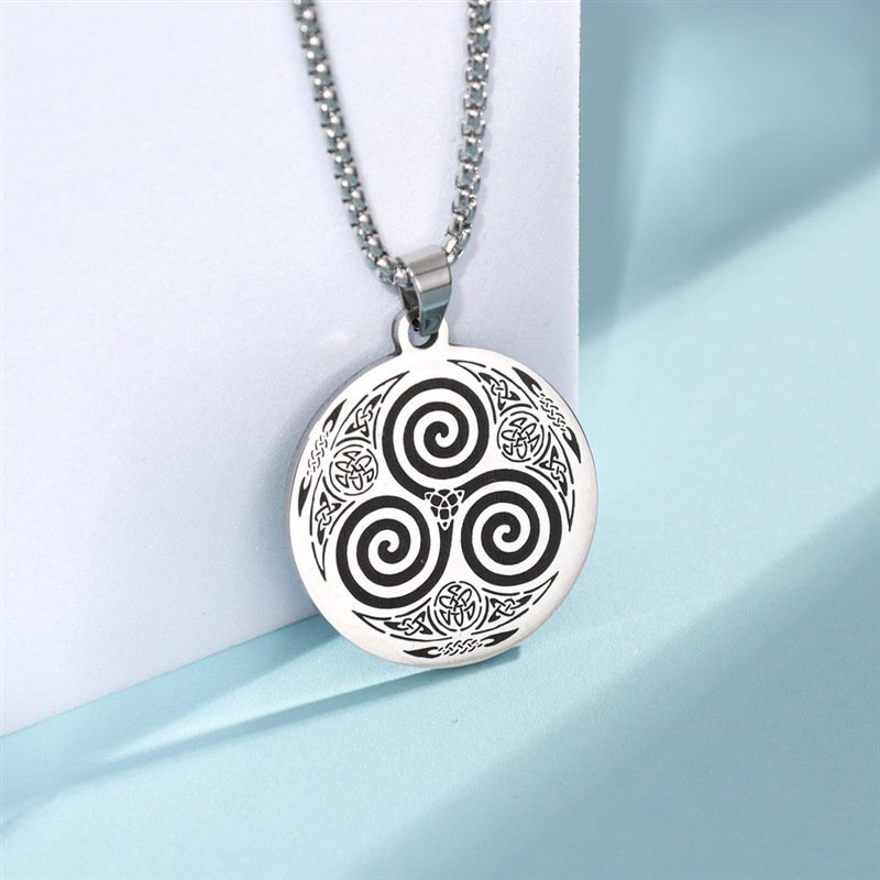 Pendentif Viking Triskélion en Acier Titane avec chaîne