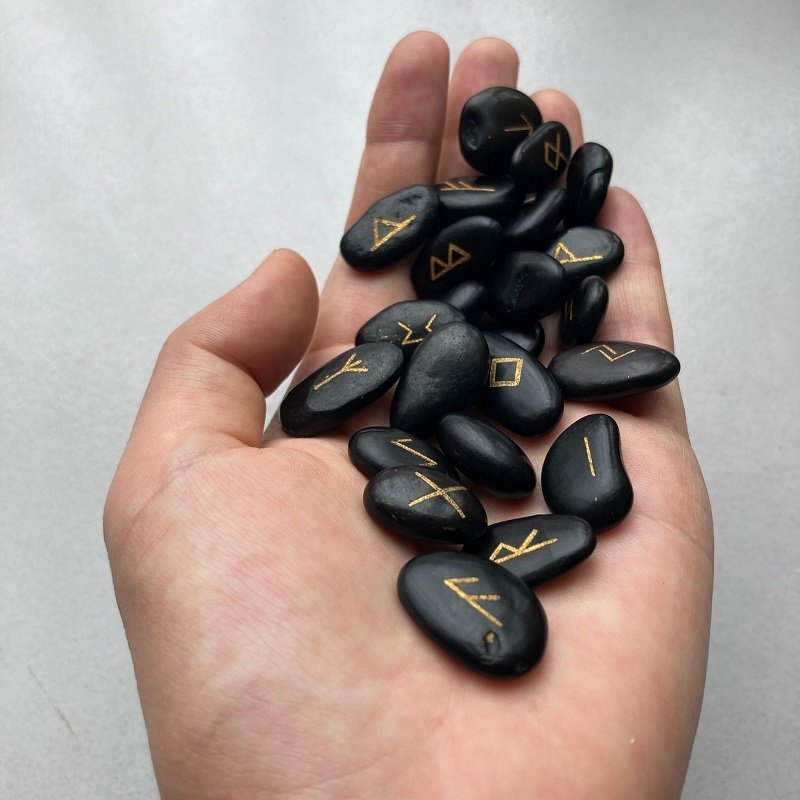 Jeu de Runes Vikings en Pierres Naturelles noir