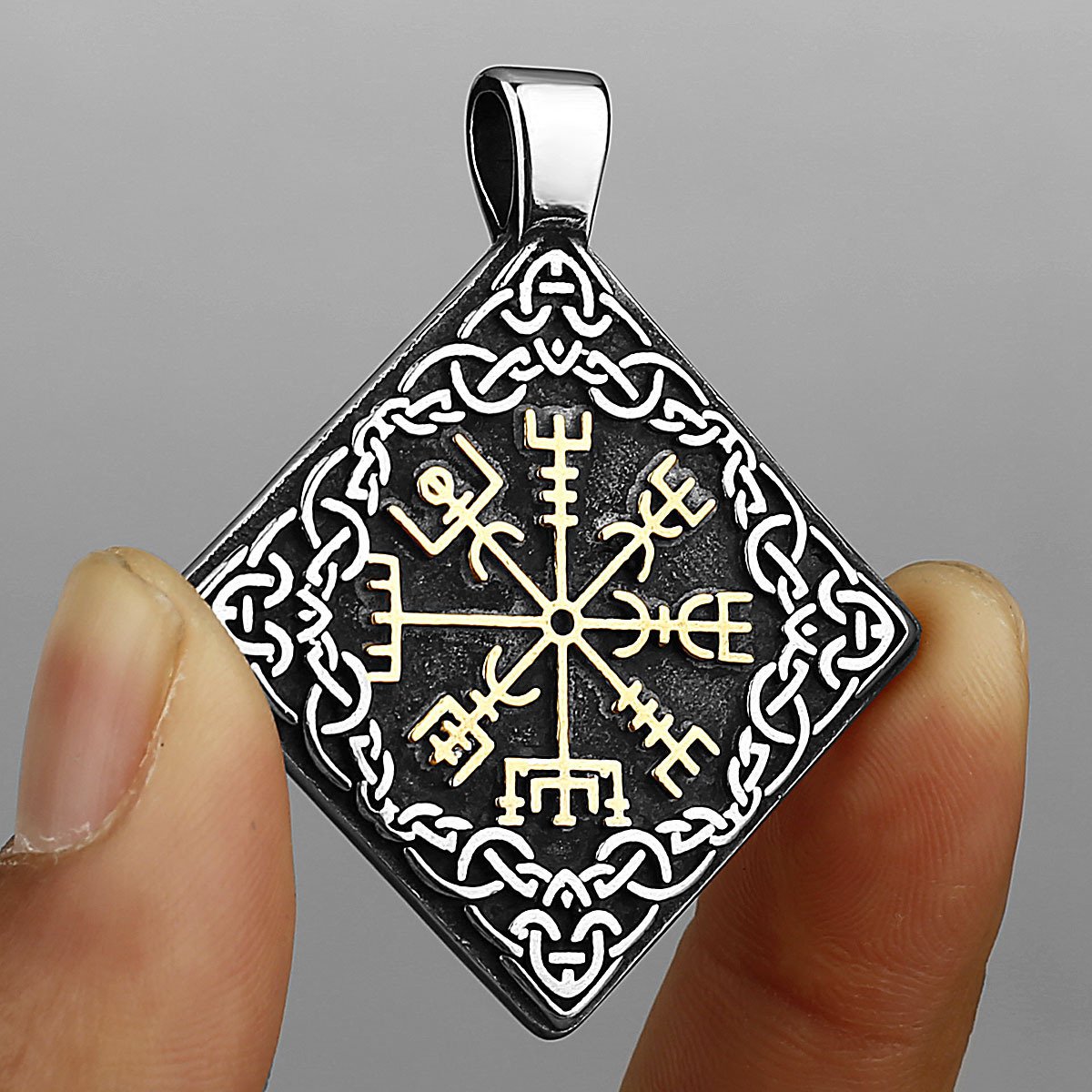 Pendentif Viking Vegvisir - Boussole Nordique en Acier Titane doré