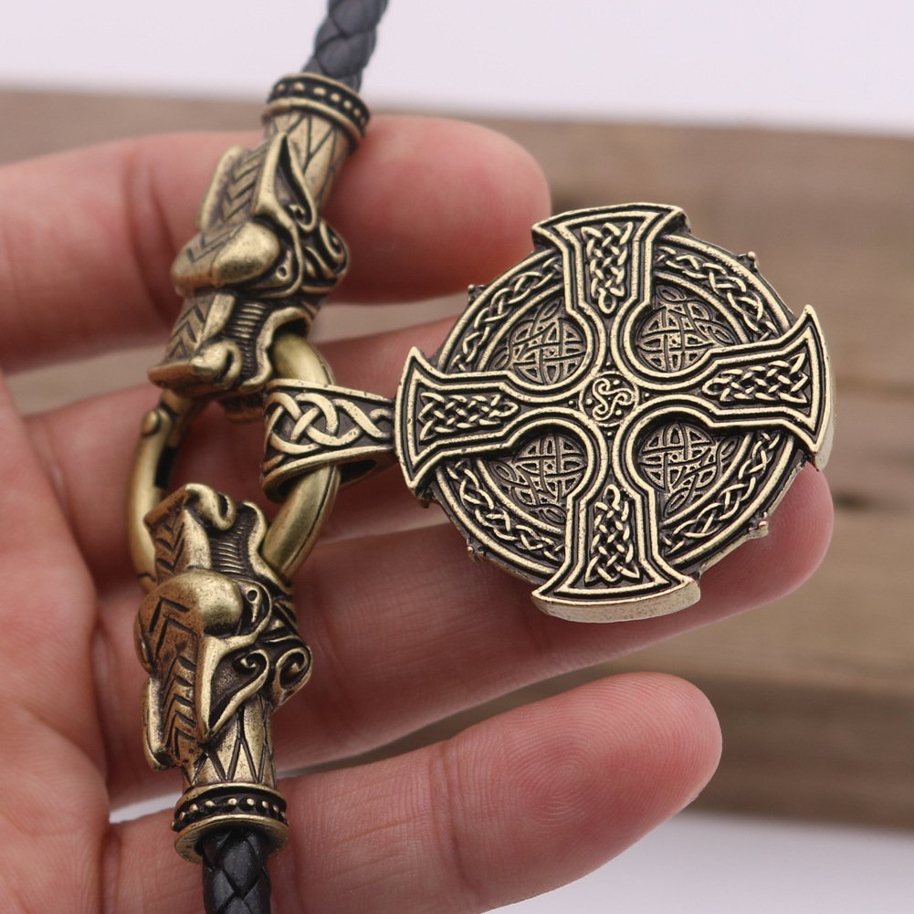 Collier Viking avec Croix Celtique et Chaîne Horsewhip bronze