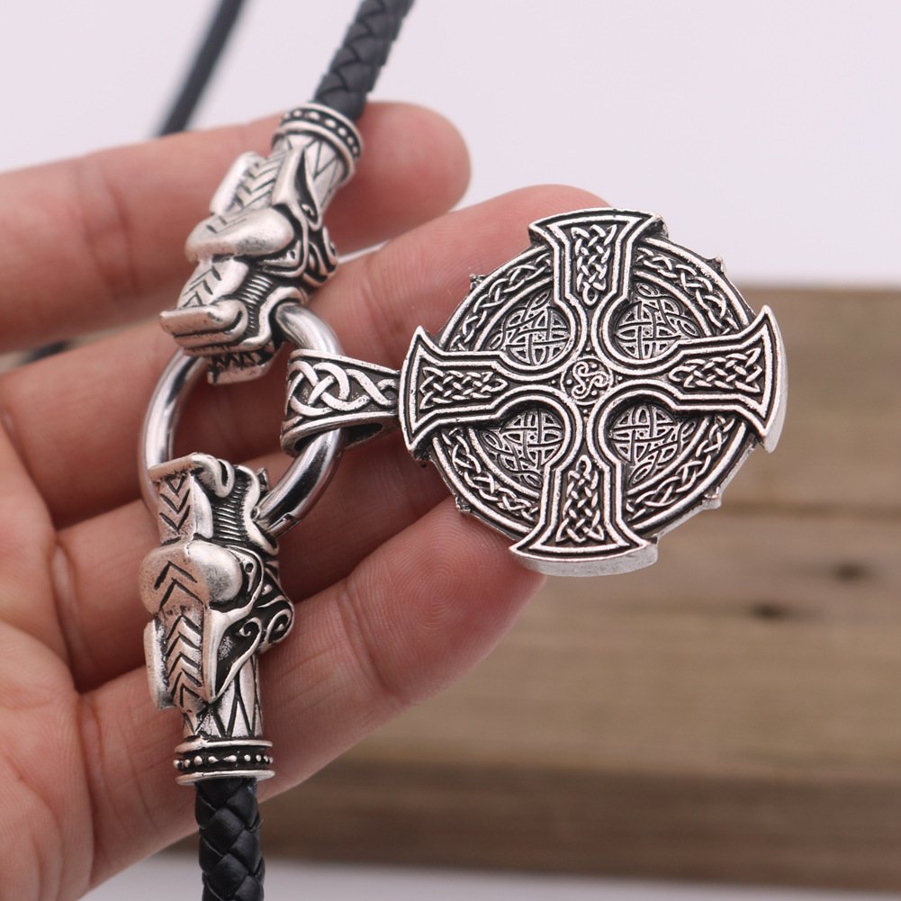 Collier Viking avec Croix Celtique et Chaîne Horsewhip acier