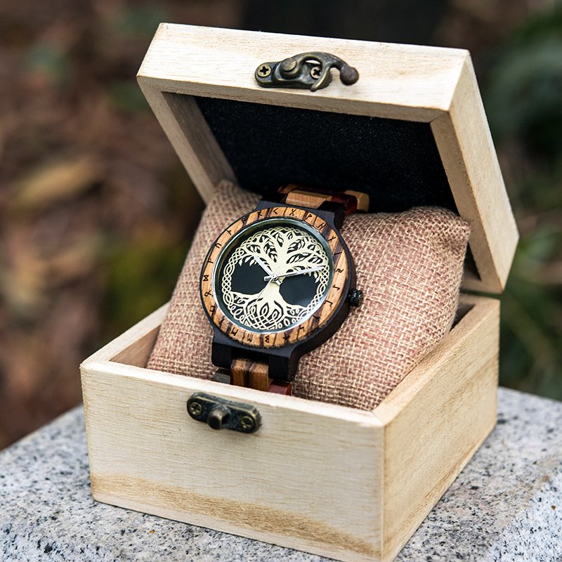 Montre Viking Yggdrasil : L'Arbre de Vie en Bois et Runes avec boite de rangement