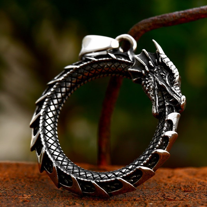 Pendentif Viking Jörmungand : Le Dragon Éternel en Acier Inoxydable noir